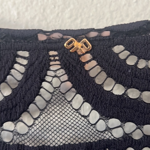 Bell sleeve lace beach coverup - Picture 6 of 7